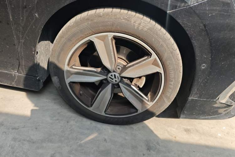 Used Volkswagen Magotan 2024 380TSI DSG Prestige Edition DaMai Package Right Front Wheel Hub