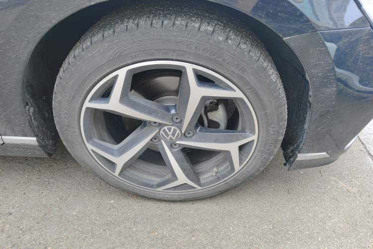Used Volkswagen Magotan 2024 2 Million Units Zhongxiang Version 330TSI DSG Luxury Edition Right Front Wheel Hub