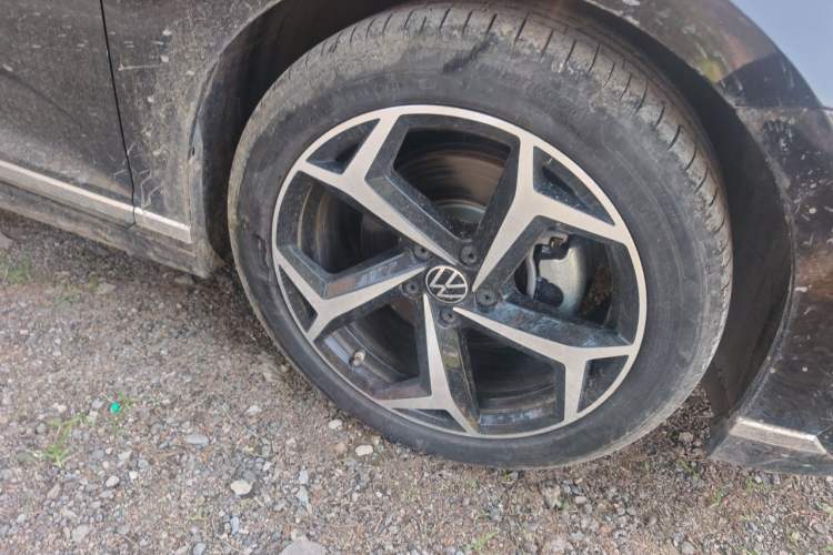 Used Volkswagen Magotan 2024 2 Million Units Zhongxiang Version 330TSI DSG Luxury Edition Right Front Wheel Hub
