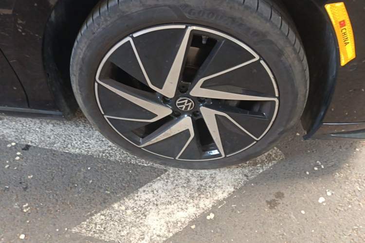 Used Volkswagen Magotan 2024 380TSI DSG Prestige Edition DaMai Package Right Front Wheel Hub