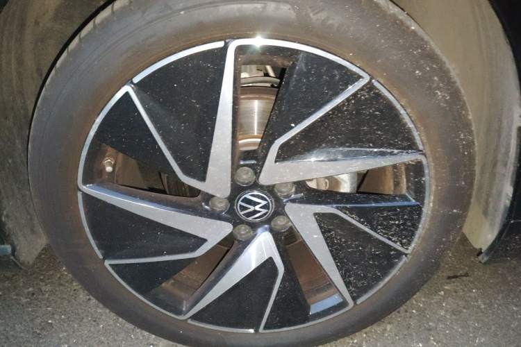 Used Volkswagen Magotan 2024 380TSI DSG Prestige Edition DaMai Package Right Front Wheel Hub