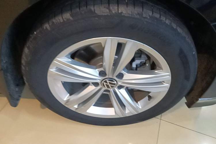 Used Volkswagen Magotan 2024 2 Million Units of Zhongxiang Version 280TSI DSG Comfort Edition Right Front Wheel Hub