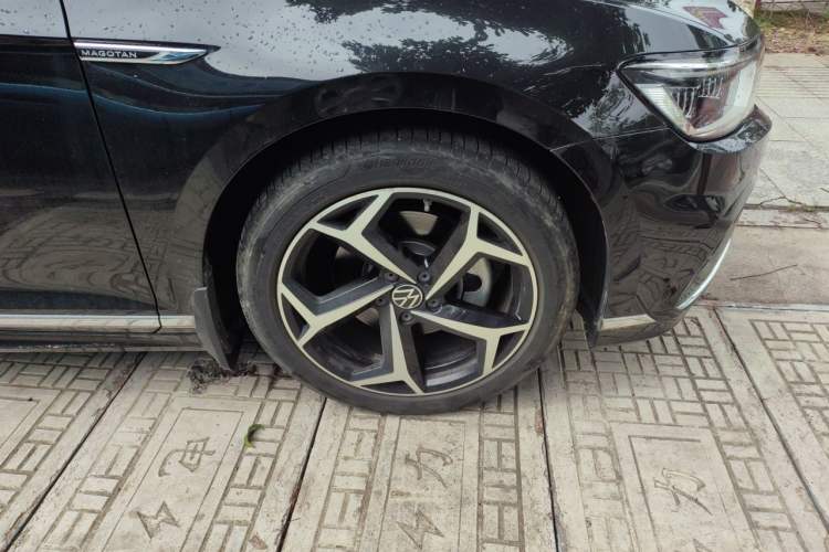 Used Volkswagen Magotan 2024 2 Million Units Zhongxiang Version 330TSI DSG Luxury Edition Right Front Wheel Hub