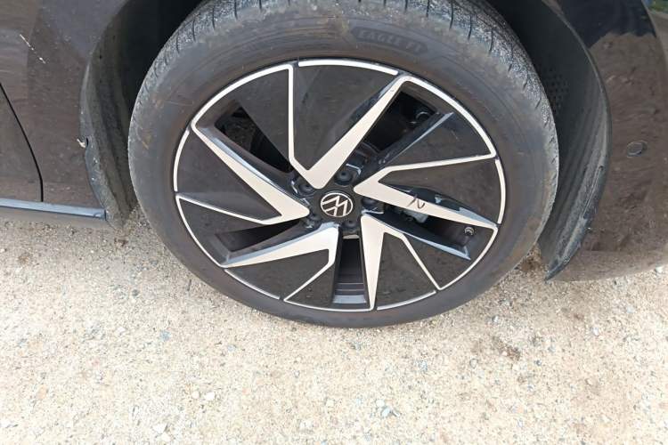 Used Volkswagen Magotan 2024 380TSI DSG Ultimate Edition Right Front Wheel Hub