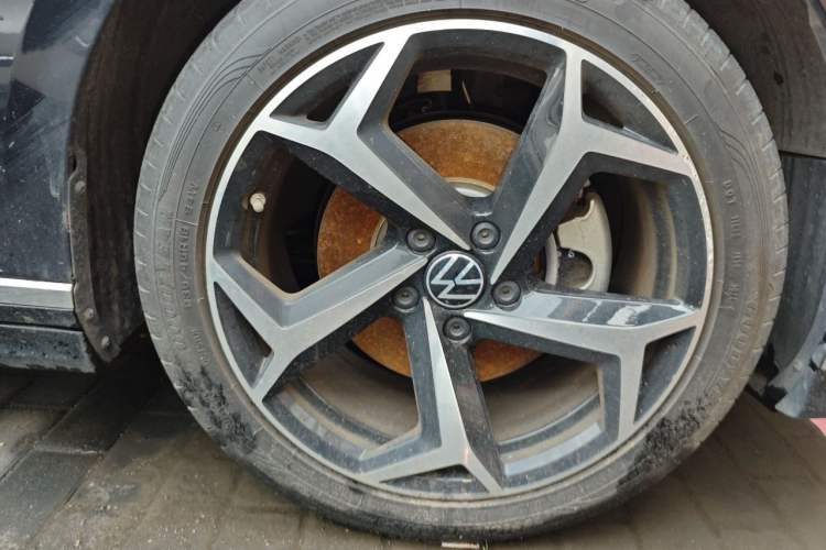 Used Volkswagen Magotan 2024 2 Million Units Zhongxiang Version 330TSI DSG Luxury Edition Right Front Wheel Hub