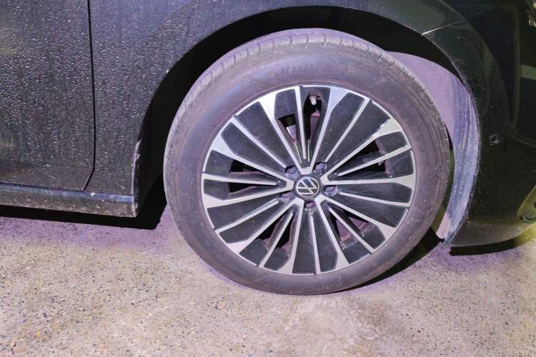 Used Volkswagen Magotan 2024 380TSI DSG Prestige Edition DaMai Package Right Front Wheel Hub