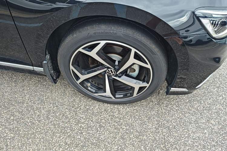 Used Volkswagen Magotan 2024 2 Million Units Zhongxiang Version 330TSI DSG Luxury Edition Right Front Wheel Hub