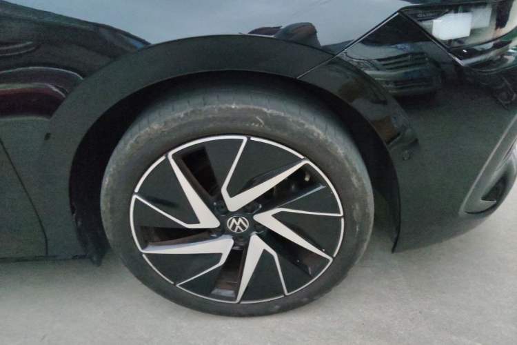 Used Volkswagen Magotan 2024 380TSI DSG Prestige Edition DaMai Package Right Front Wheel Hub