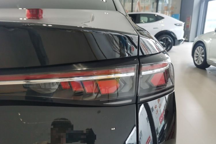Used Volkswagen Magotan 2024 380TSI DSG Prestige Edition DaMai Package Right Rear Taillight