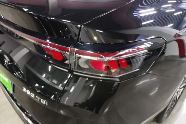Used Volkswagen Magotan 2024 380TSI DSG Prestige Edition DaMai Package Right Rear Taillight