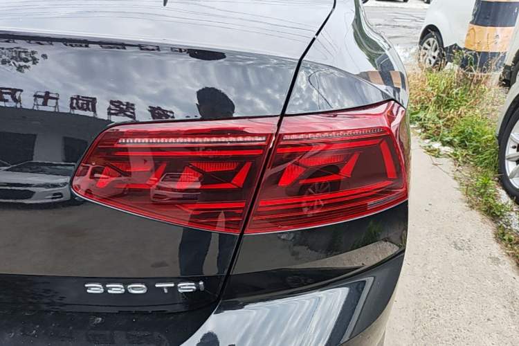Used Volkswagen Magotan 2024 2 Million Units Zhongxiang Version 330TSI DSG Luxury Edition Right Rear Taillight