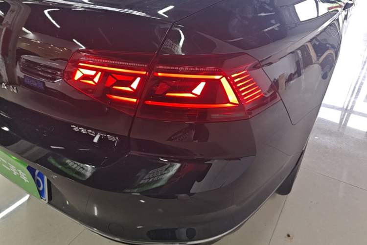 Used Volkswagen Magotan 2024 2 Million Units Zhongxiang Version 330TSI DSG Luxury Edition Right Rear Taillight