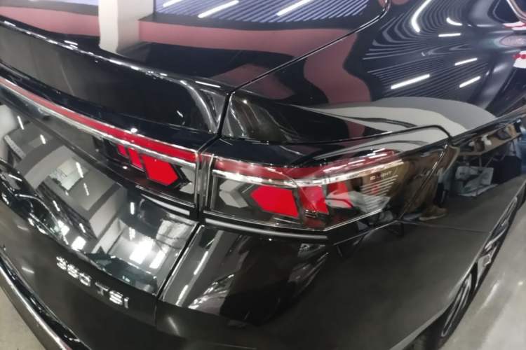 Used Volkswagen Magotan 2024 380TSI DSG Ultimate Edition Right Rear Taillight