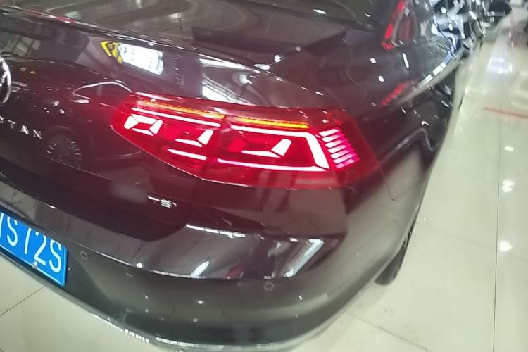 Used Volkswagen Magotan 2024 2 Million Units of Zhongxiang Version 280TSI DSG Comfort Edition Right Rear Taillight