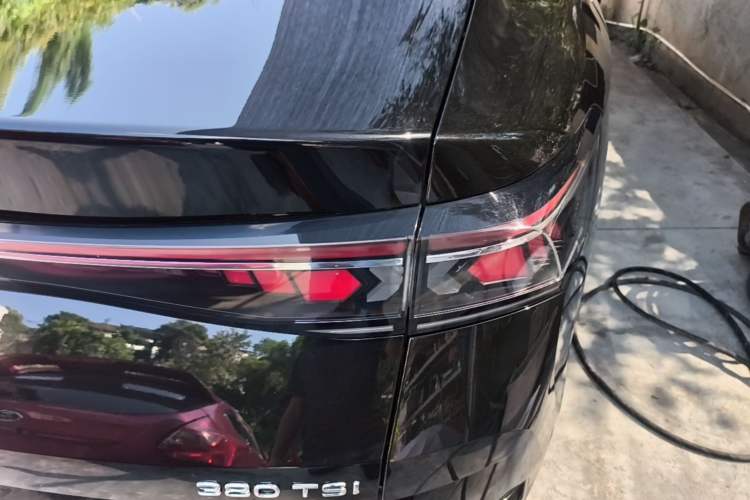 Used Volkswagen Magotan 2024 380TSI DSG Prestige Edition DaMai Package Right Rear Taillight