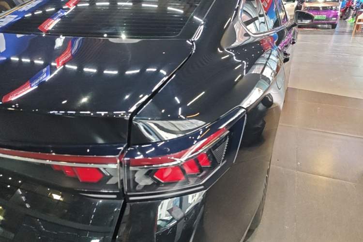 Used Volkswagen Magotan 2024 380TSI DSG Prestige Edition DaMai Package Right Rear Taillight
