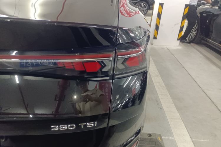 Used Volkswagen Magotan 2024 380TSI DSG Ultimate Edition Right Rear Taillight