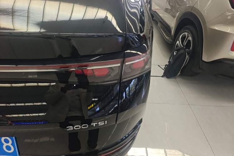 Used Volkswagen Magotan 2024 300TSI DSG Prestige Edition—A Real Eye-Catcher Right Rear Taillight