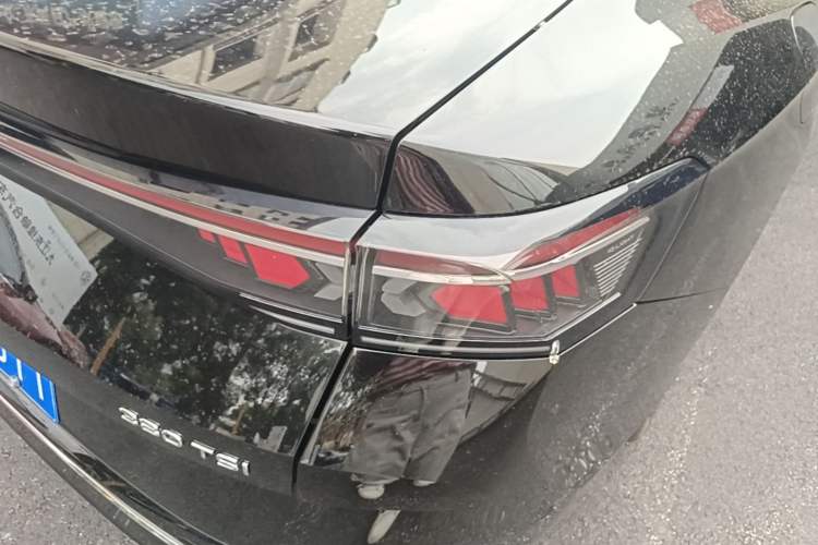 Used Volkswagen Magotan 2024 380TSI DSG Ultimate Edition Right Rear Taillight