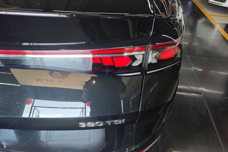Used Volkswagen Magotan 2024 380TSI DSG Prestige Edition DaMai Package Right Rear Taillight