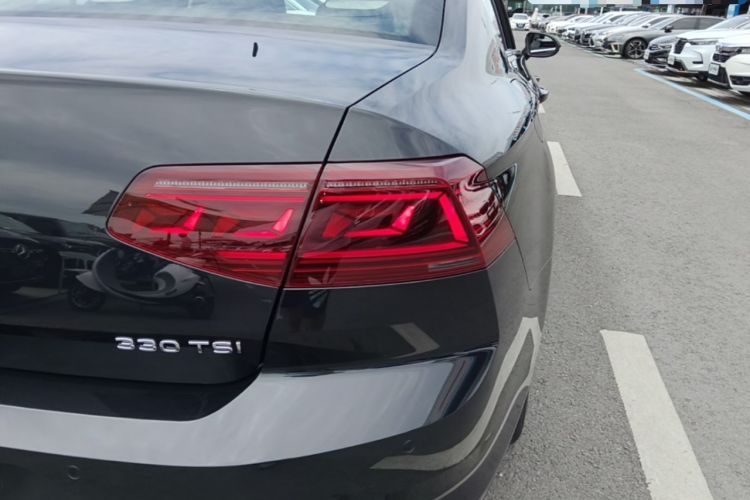 Used Volkswagen Magotan 2024 2 Million Units Zhongxiang Version 330TSI DSG Luxury Edition Right Rear Taillight