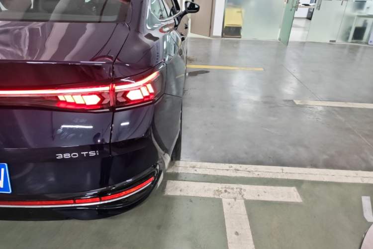 Used Volkswagen Magotan 2024 380TSI DSG Ultimate Edition Right Rear Taillight