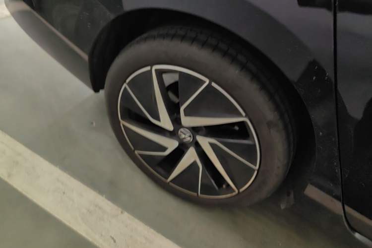 Used Volkswagen Magotan 2024 380TSI DSG Ultimate Edition Right Rear Wheel Hub