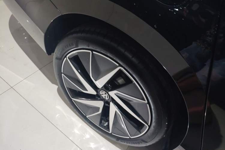 Used Volkswagen Magotan 2024 380TSI DSG Ultimate Edition Right Rear Wheel Hub