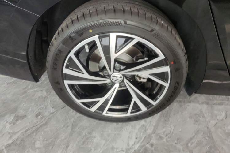 Used Volkswagen Magotan 2024 380TSI DSG Prestige Edition Right Rear Wheel Hub