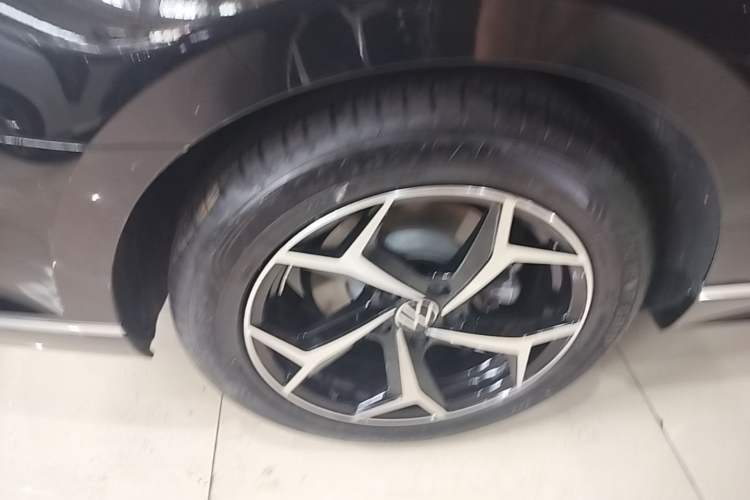 Used Volkswagen Magotan 2024 2 Million Units of Zhongxiang Version 280TSI DSG Comfort Edition Right Rear Wheel Hub