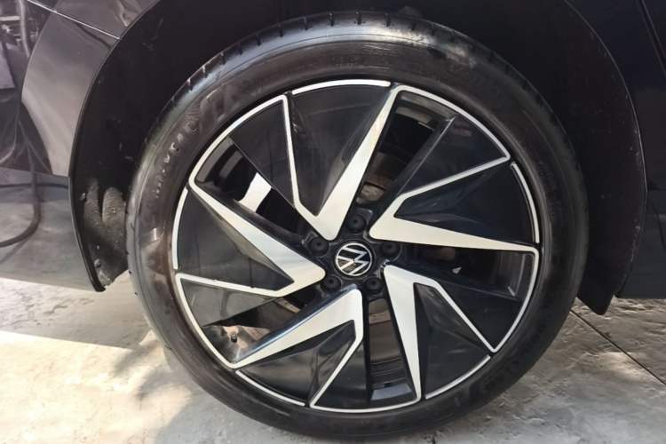 Used Volkswagen Magotan 2024 380TSI DSG Prestige Edition DaMai Package Right Rear Wheel Hub
