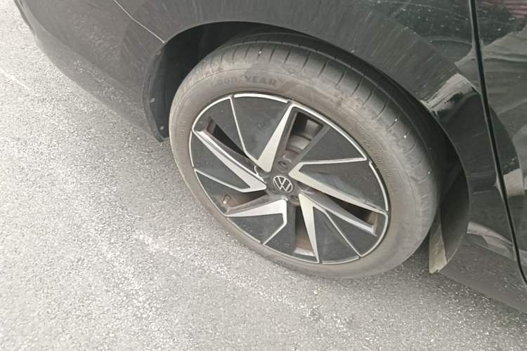 Used Volkswagen Magotan 2024 380TSI DSG Ultimate Edition Right Rear Wheel Hub