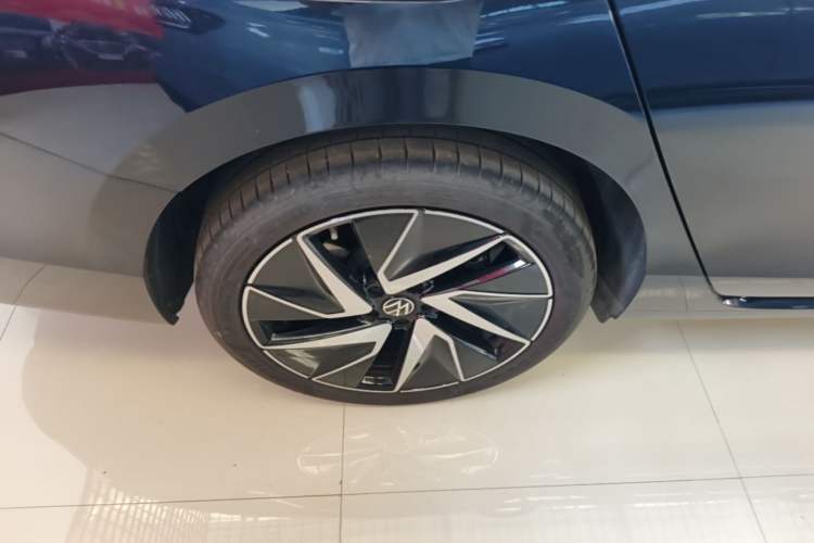Used Volkswagen Magotan 2024 380TSI DSG Ultimate Edition Right Rear Wheel Hub