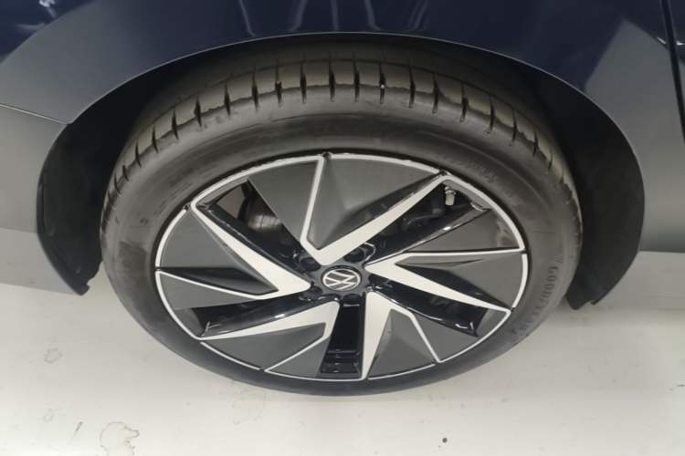 Used Volkswagen Magotan 2024 380TSI DSG Ultimate Edition Right Rear Wheel Hub
