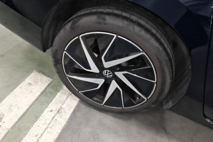 Used Volkswagen Magotan 2024 380TSI DSG Ultimate Edition Right Rear Wheel Hub