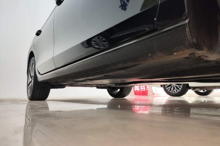 Used Volkswagen Magotan 2024 380TSI DSG Prestige Edition DaMai Package Right Side Sill