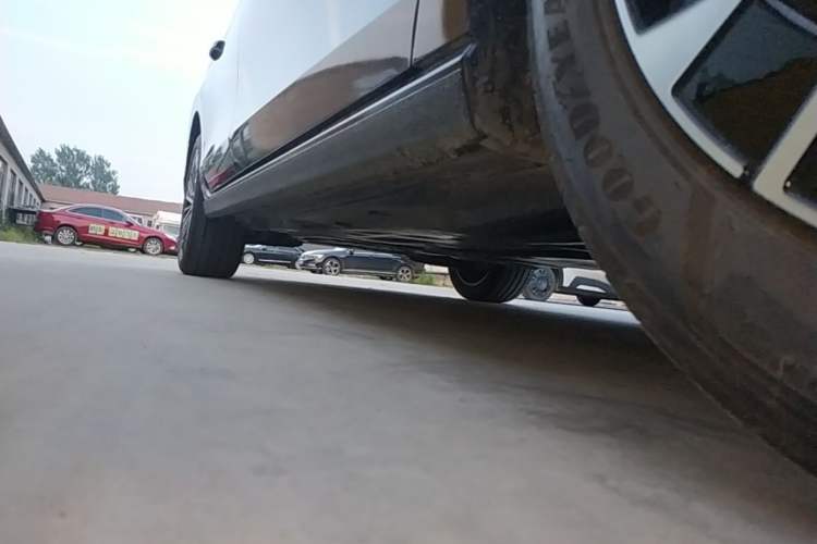 Used Volkswagen Magotan 2024 380TSI DSG Prestige Edition DaMai Package Right Side Sill