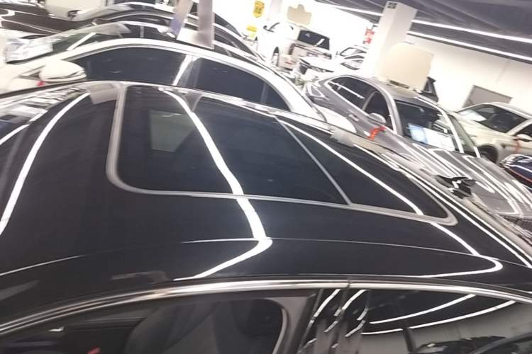 Used Volkswagen Magotan 2024 300TSI DSG Prestige Edition—A Real Eye-Catcher Roof