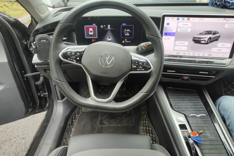Used Volkswagen Magotan 2024 300TSI DSG Prestige Edition—A Real Eye-Catcher Steering Wheel