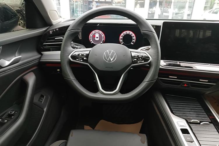 Used Volkswagen Magotan 2024 300TSI DSG Prestige Edition—A Real Eye-Catcher Steering Wheel