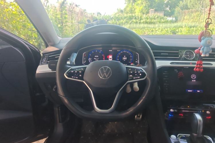 Used Volkswagen Magotan 2024 2 Million Units Zhongxiang Version 330TSI DSG Luxury Edition Steering Wheel