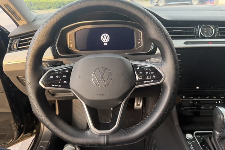 Used Volkswagen Magotan 2024 2 Million Units Zhongxiang Version 330TSI DSG Luxury Edition Steering Wheel
