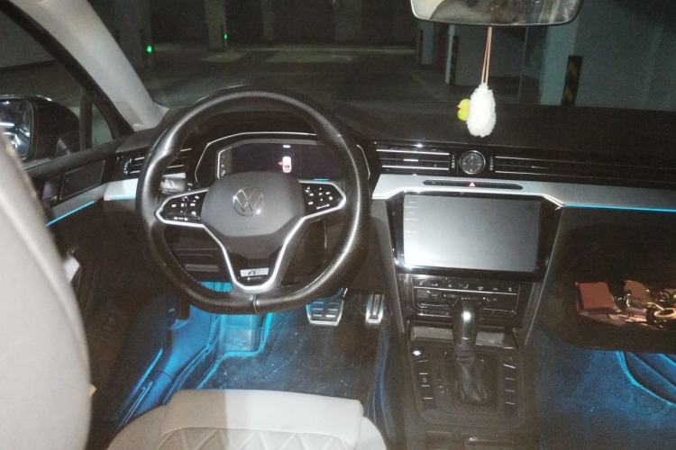 Used Volkswagen Magotan 2024 2 Million Units Zhongxiang Version 330TSI DSG Luxury Edition Steering Wheel