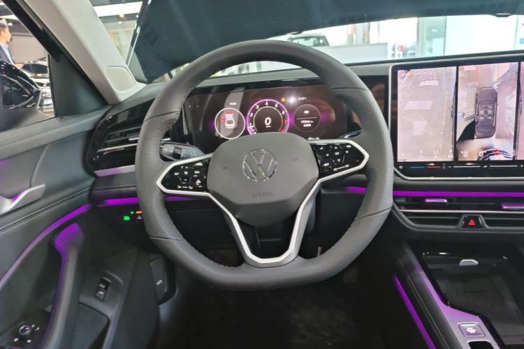 Used Volkswagen Magotan 2024 300TSI DSG Prestige Edition—A Real Eye-Catcher Steering Wheel
