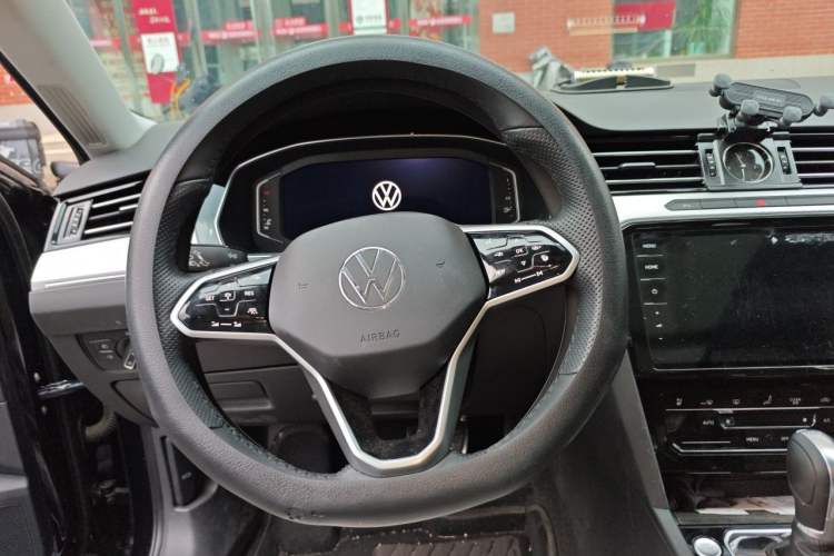 Used Volkswagen Magotan 2024 2 Million Units Zhongxiang Version 330TSI DSG Luxury Edition Steering Wheel