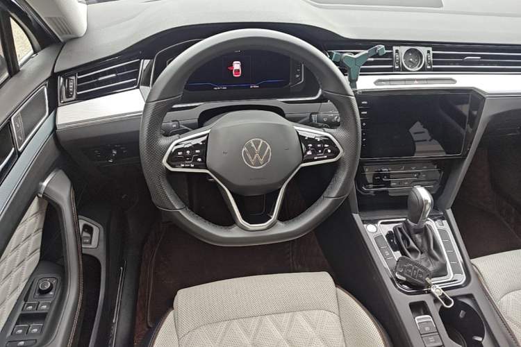 Used Volkswagen Magotan 2024 2 Million Units Zhongxiang Version 330TSI DSG Luxury Edition Steering Wheel