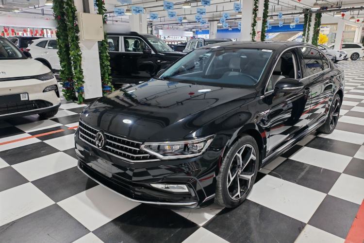 Used Volkswagen Magotan 2024 2 Million Units Zhongxiang Version 330TSI DSG Luxury Edition Guazi used car, China used car export, Used car for sale, Used  cars, Cheapest cars for sale