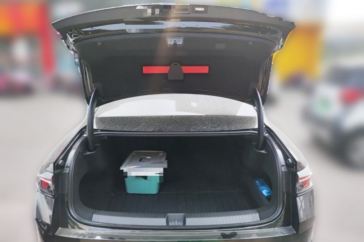 Used Volkswagen Magotan 2024 300TSI DSG Prestige Edition—A Real Eye-Catcher Trunk