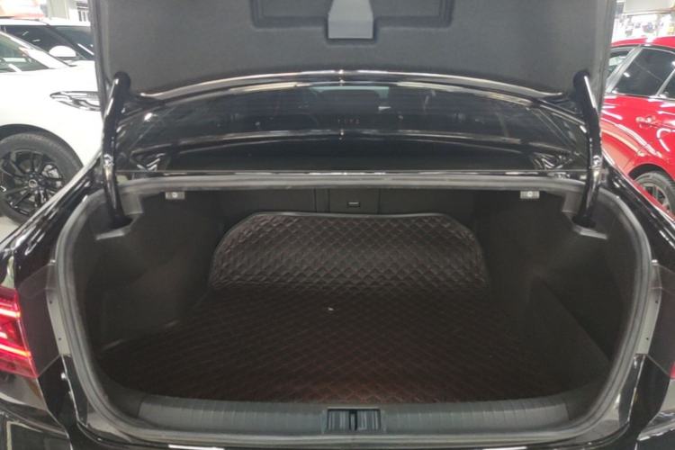 Used Volkswagen Magotan 2024 2 Million Units Zhongxiang Version 330TSI DSG Luxury Edition Trunk