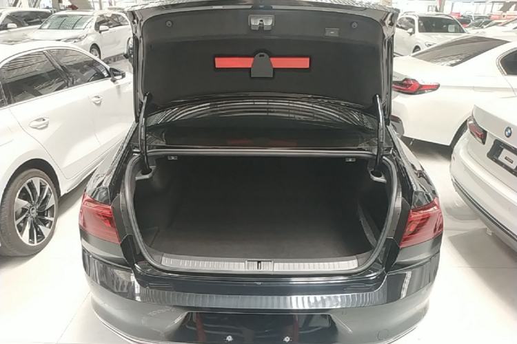 Used Volkswagen Magotan 2024 2 Million Units Zhongxiang Version 330TSI DSG Luxury Edition Trunk
